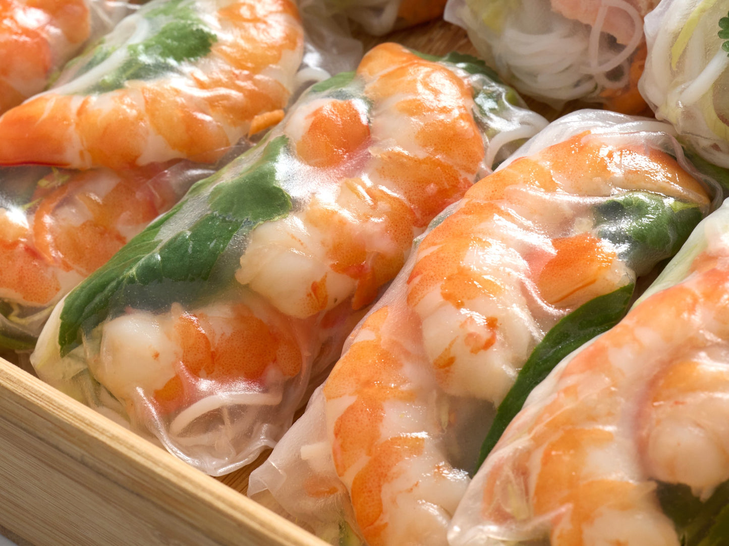 Fresh summer rolls with peanut sauce