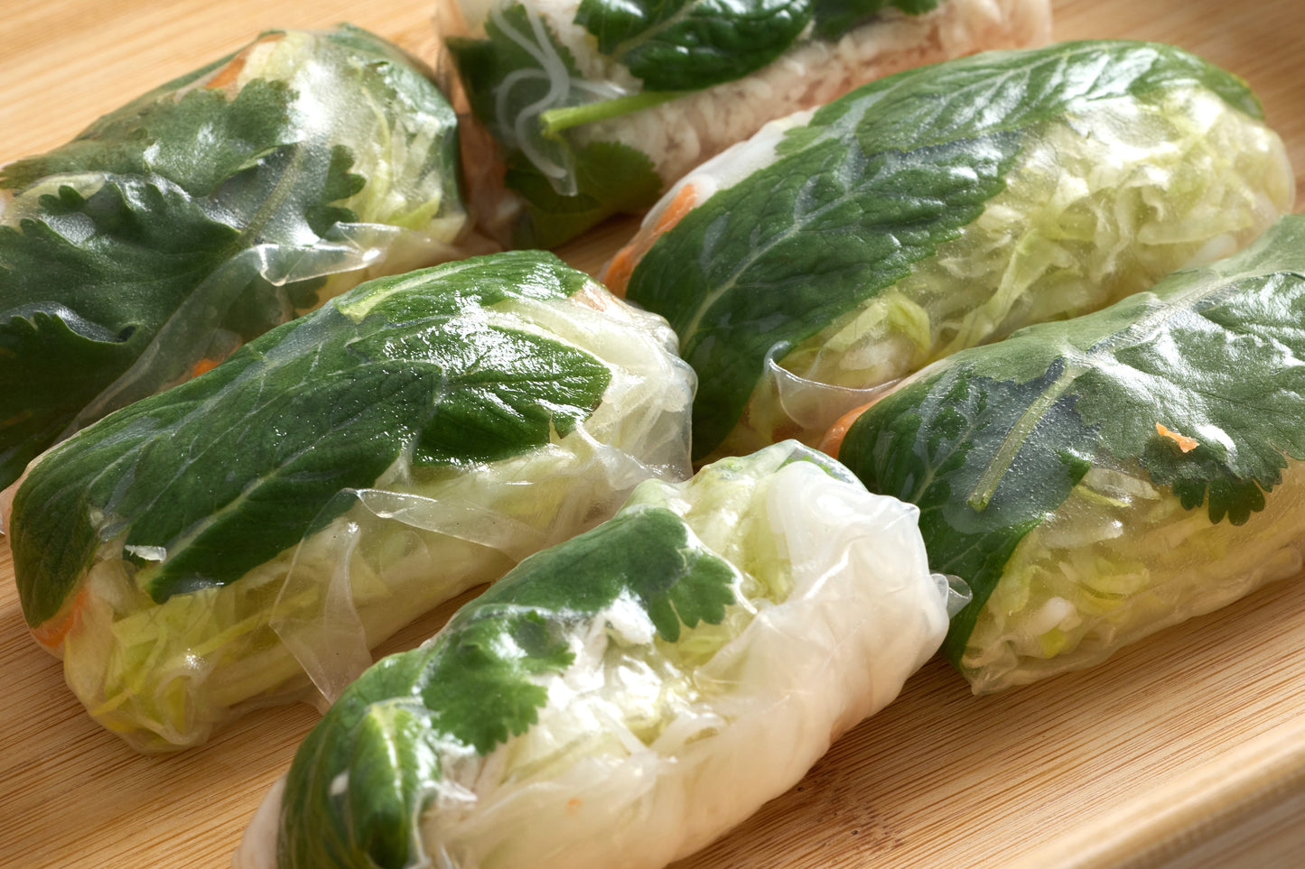 Fresh summer rolls with peanut sauce
